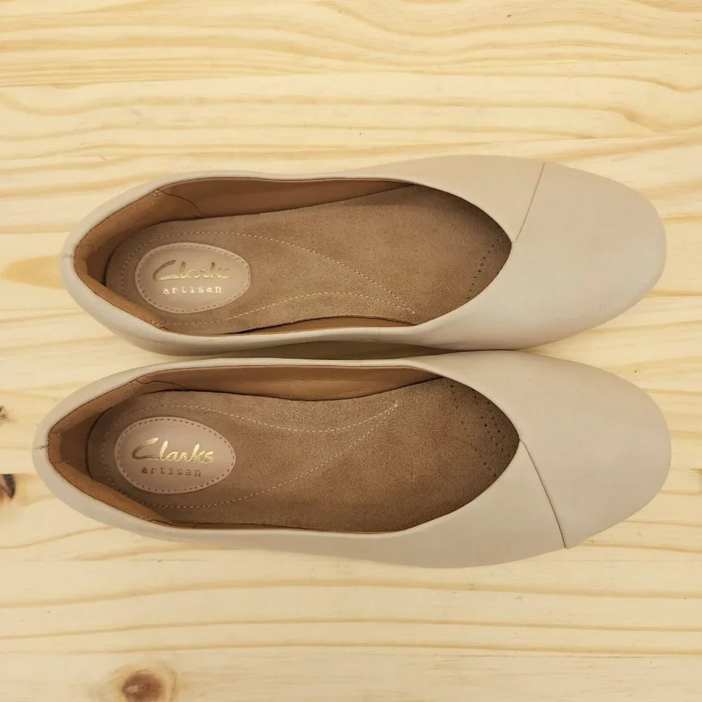 Clarks Womens Ballet Flats Sz 8 M Tan Leather Slip On Chic Comfort Shoes - Picture 3 of 9